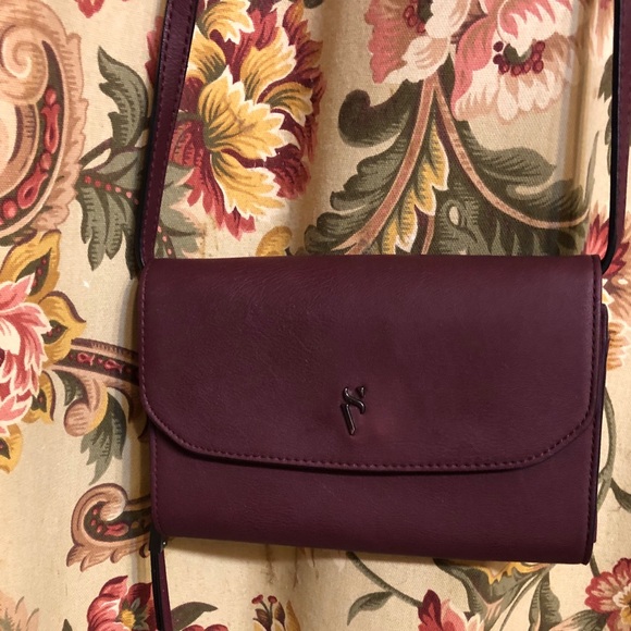 simply vera vera wang signature envelope crossbody bag